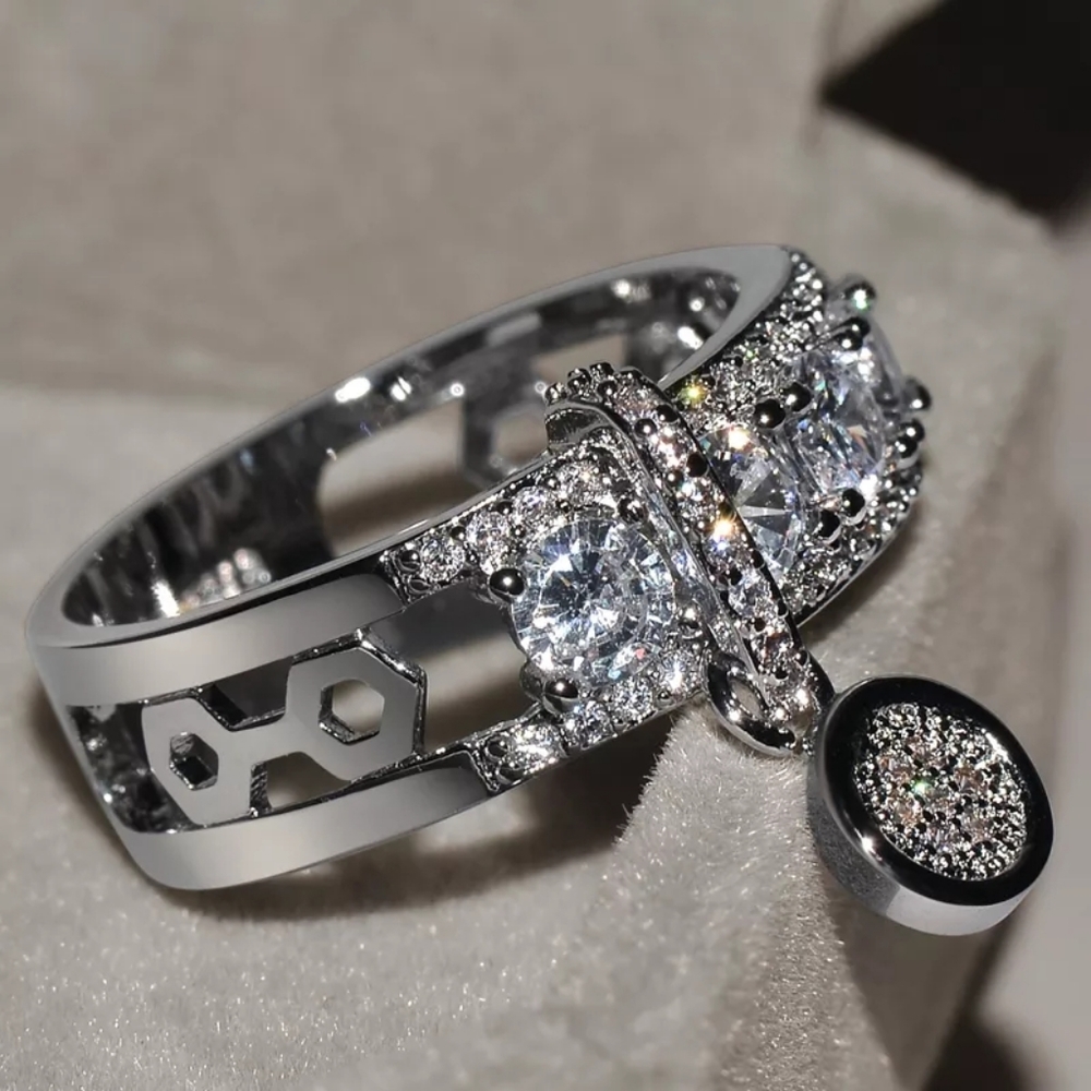 ☆New Silver tone white diamond 💎 ring☆ - Picture 2 of 3